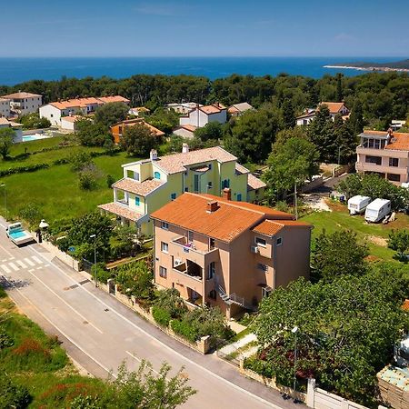 Vila Milla Premantura Buitenkant foto