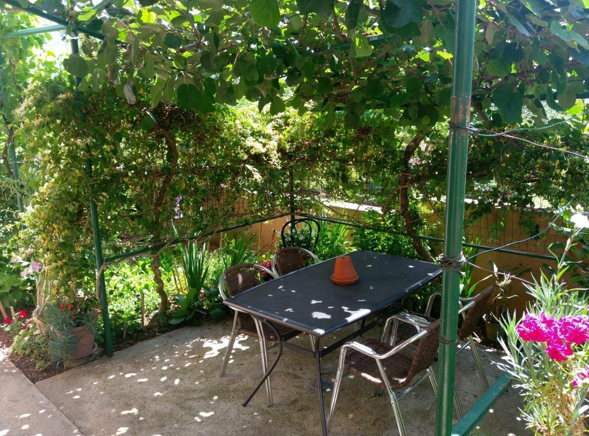 Vila Milla Premantura Buitenkant foto