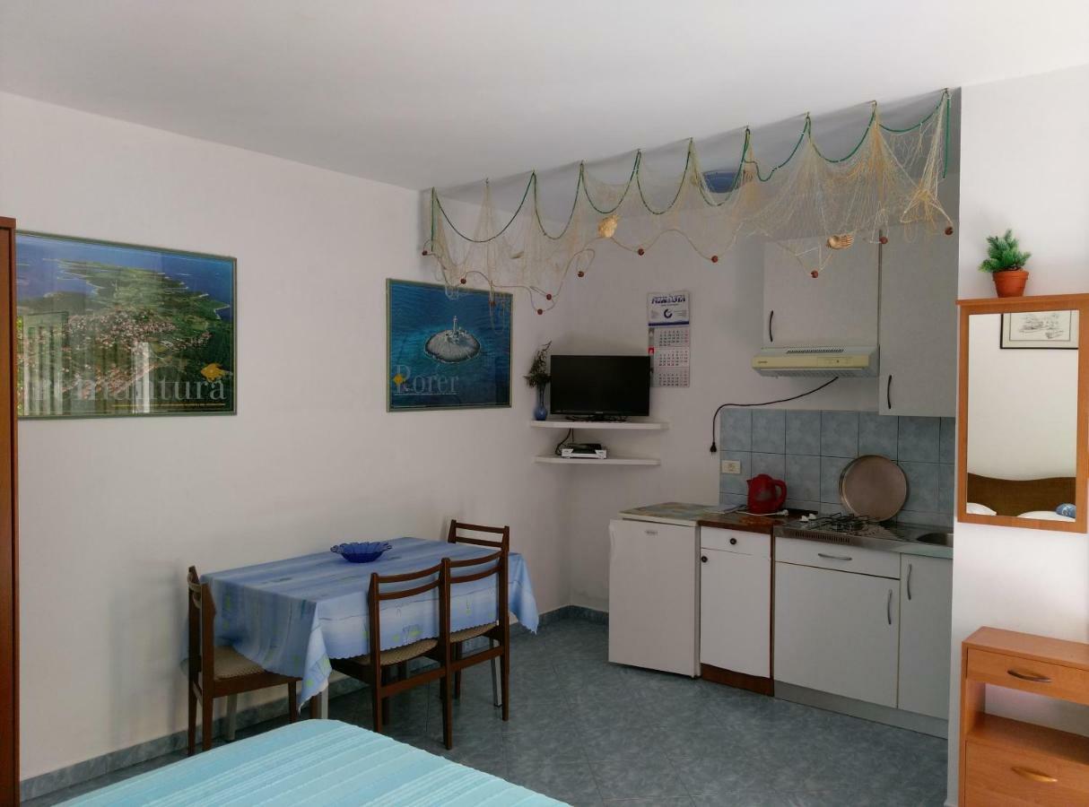 Vila Milla Premantura Buitenkant foto