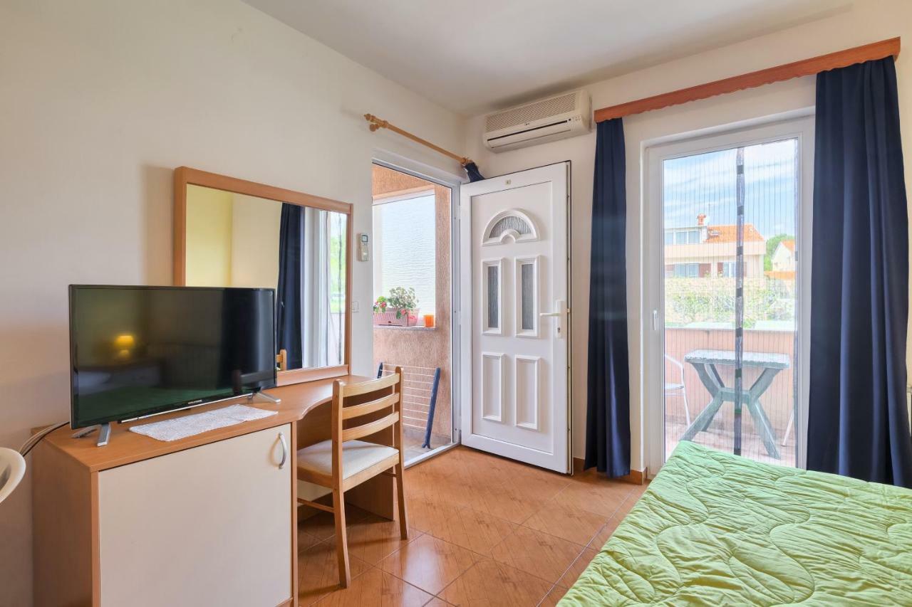 Vila Milla Premantura Buitenkant foto