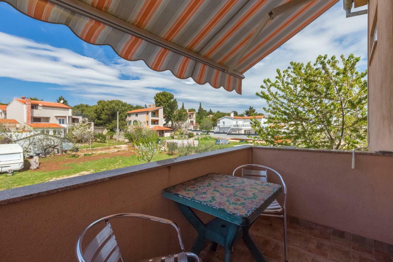 Vila Milla Premantura Buitenkant foto