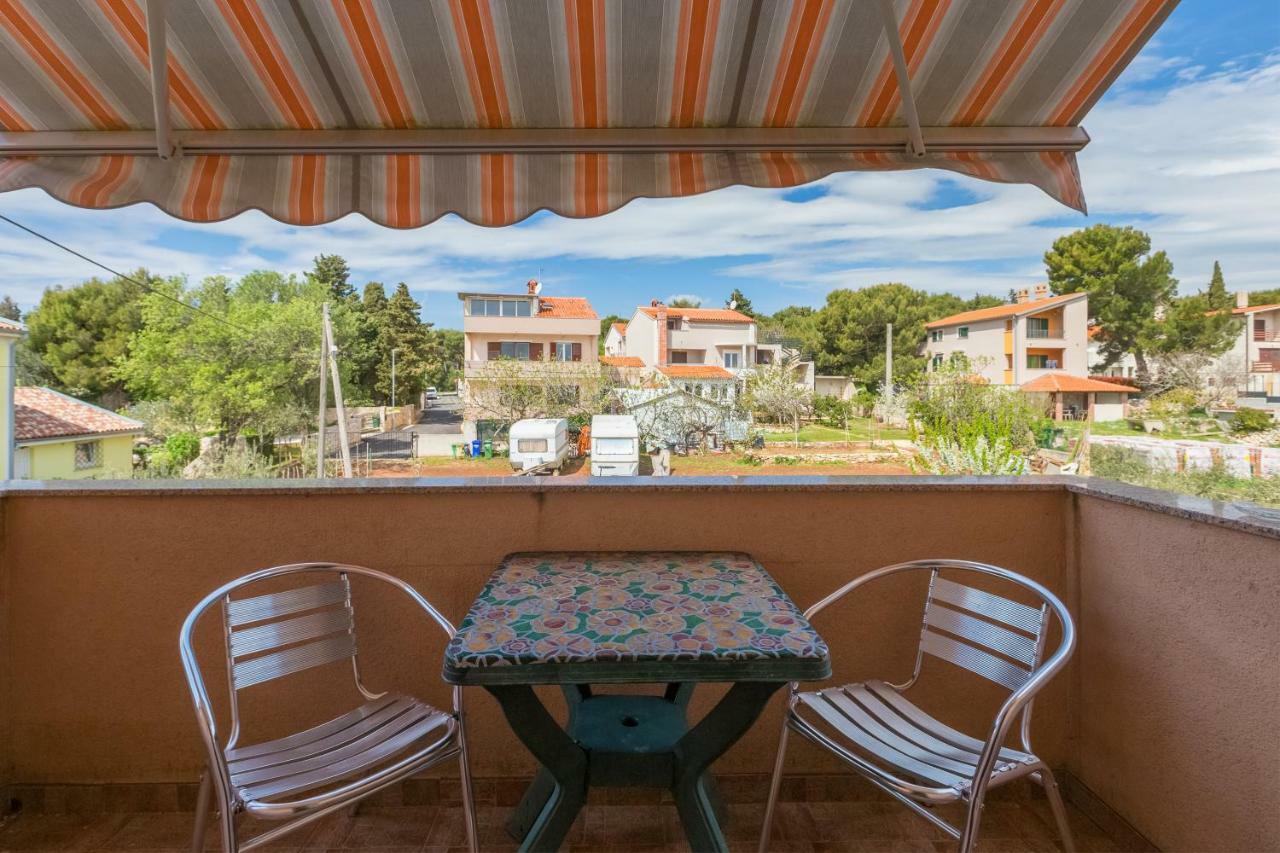Vila Milla Premantura Buitenkant foto