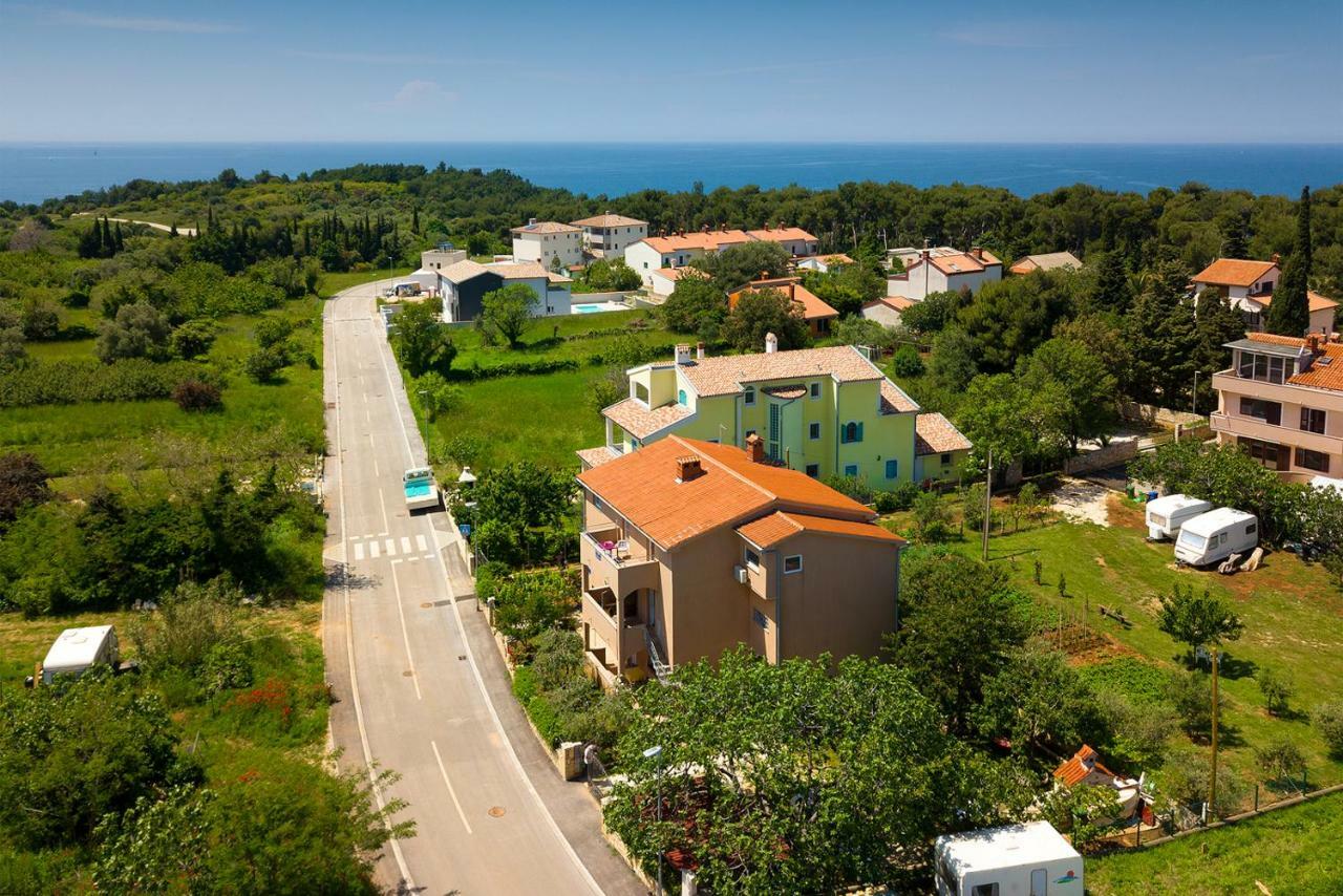 Vila Milla Premantura Buitenkant foto
