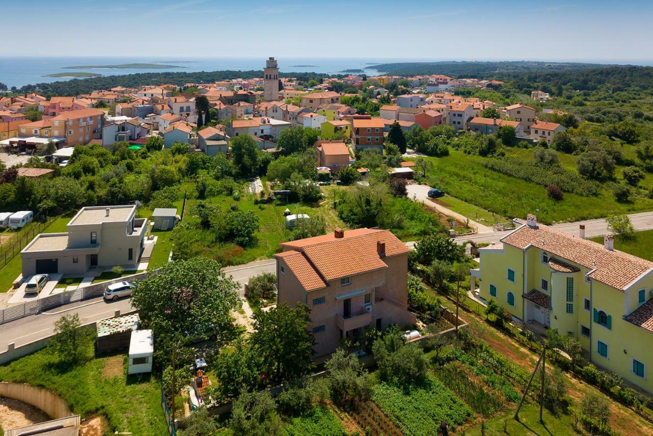 Vila Milla Premantura Buitenkant foto