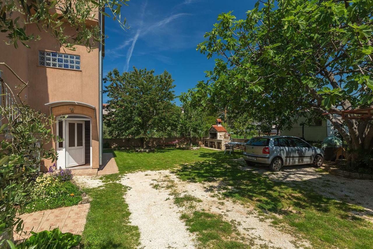 Vila Milla Premantura Buitenkant foto