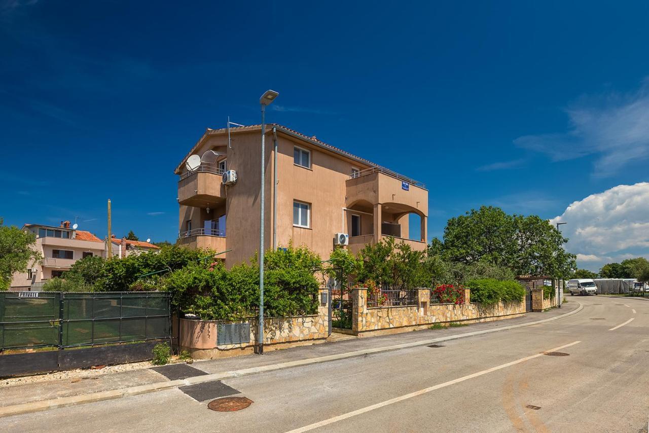 Vila Milla Premantura Buitenkant foto